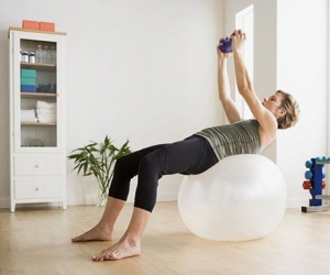 每天10分钟瑜伽球运动 轻松拥有细腰大长腿