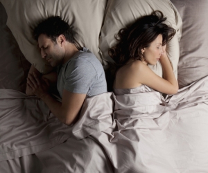 睡眠情况影响婚姻质量！“背对背”是最佳睡姿