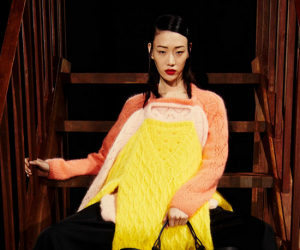 马丁靴波点上身，LOEWE涂鸦包袋自带神吐槽