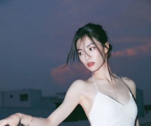 钟楚曦去戛纳像度假？她是懂选裙子的