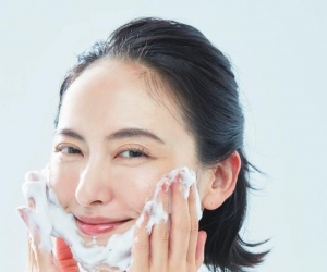 <b>纠正洗脸方式，如何正确去除“氧化皮脂”？</b>